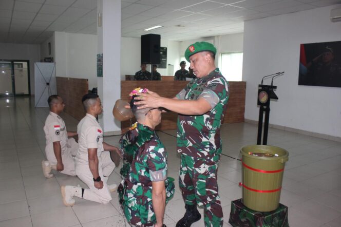 
					Kolonel Chandra Tegaskan Profesional dan Smart, Saat Gelar Tradisi Sakral Sambut Personel Baru