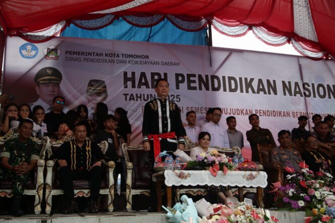 
					Dirgahayu Hardiknas, Pemkot Tomohon Gelar Upacara Bendera dan Devile